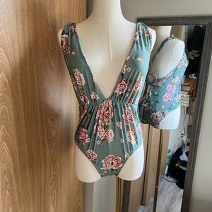 Zaful Monochrome Floral Swimsuit